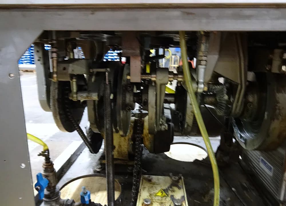 A shot of the inner cams of a Bosch 1500 capsule filler.